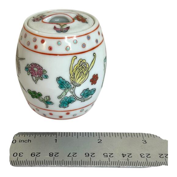 Vintage Chinese Porcelain Jar Ginger Jar with Lid Famille Rose Style Flowers - Picture 6 of 8